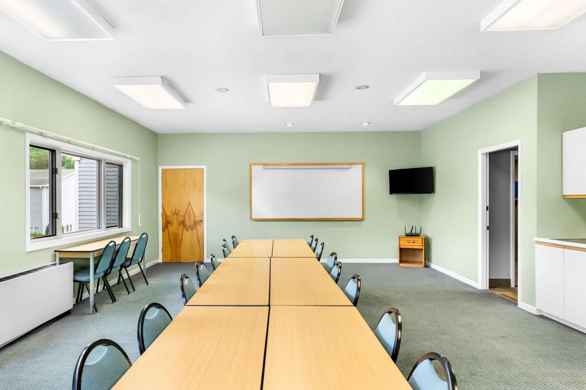 Quality Inn & Suites Горем Экстерьер фото