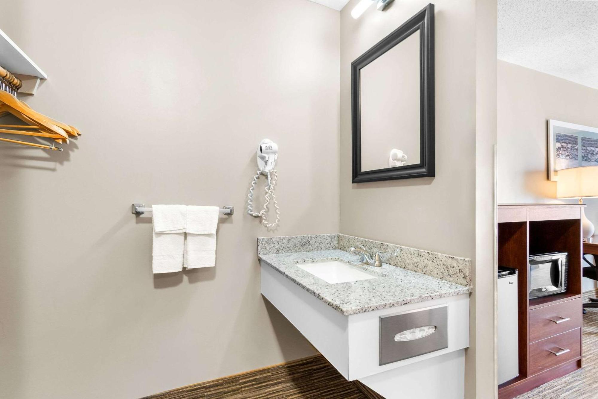 Quality Inn & Suites Горем Экстерьер фото